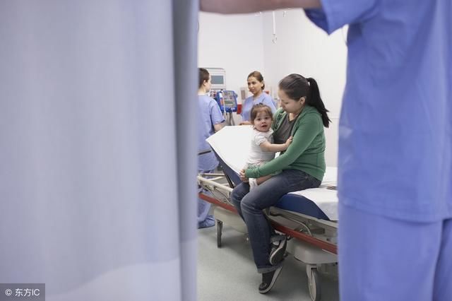 公公住院小姑子一毛不拔逼我垫药费，公公说一话，我拿出全部礼金