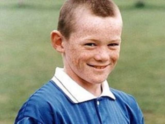 十大足球巨星童年照:罗伊斯小帅哥!鲁尼一眼认