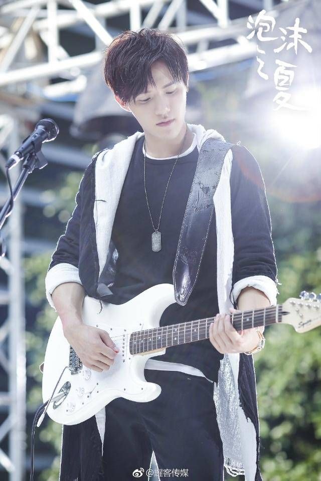 《泡沫之夏》曝张雪迎秦俊杰黄圣池剧照