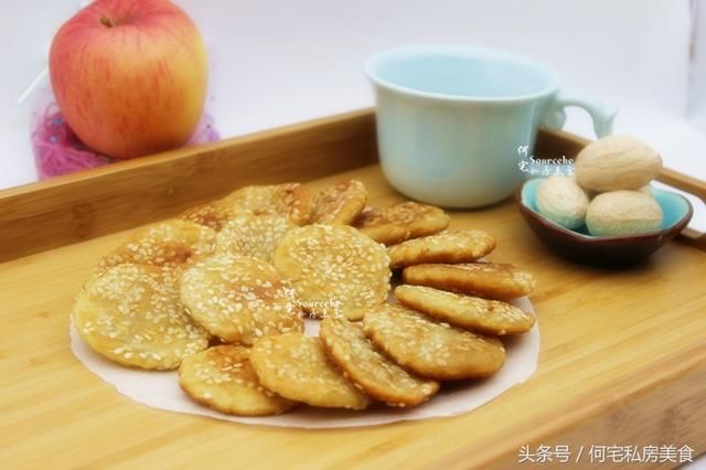 婆婆往剩余的汤圆皮里加水果？奇怪！出锅之后，大家抢着吃