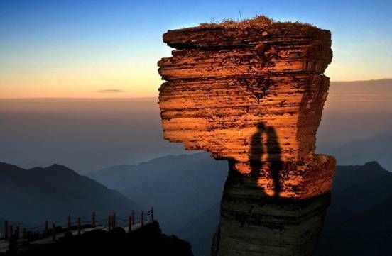 实拍:地球上建的最险要的房屋，这里被称作是“天下众名山之宗”