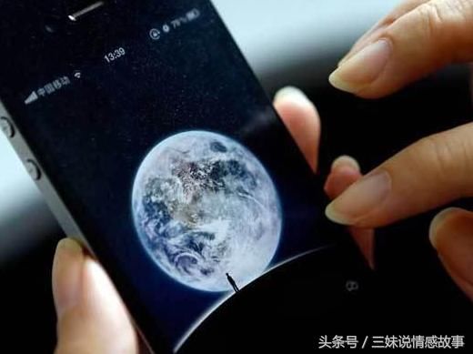陪女友回家，她爸要加我好友，看到他偷偷发来的信息，我说不出话