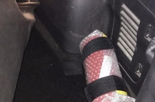 车载灭火器找不到位置放,翻箱倒柜终于发现了