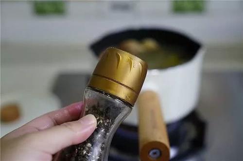 好一点的小瓶醋 t01d5f983fd5d96e264.jpg