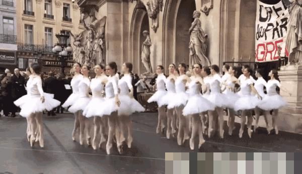 法国芭蕾舞者跳天鹅湖抗议