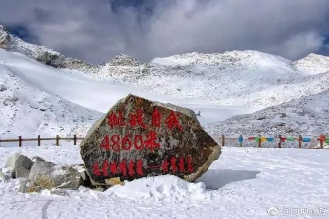 炎炎夏日四川这个景区还有超模拍冰雪主题时装秀 真凉快！