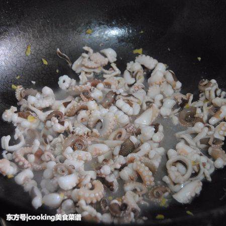 养生菜谱,八爪鱼蘑菇粥做法,简单美味的养生粥