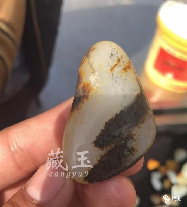 如今的籽料价格比年前涨了多少呢？我们一起来看看