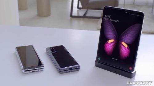 三星可折叠屏手机Galaxy Fold展示视频公布 屏