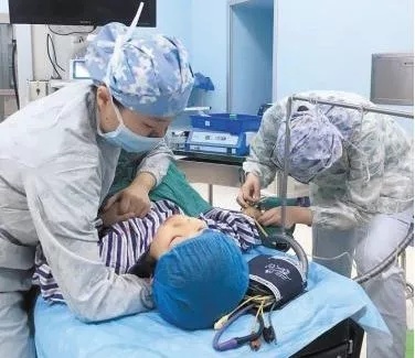 宁波12岁女孩左胸皮下肿块 医生竟取出一条蠕