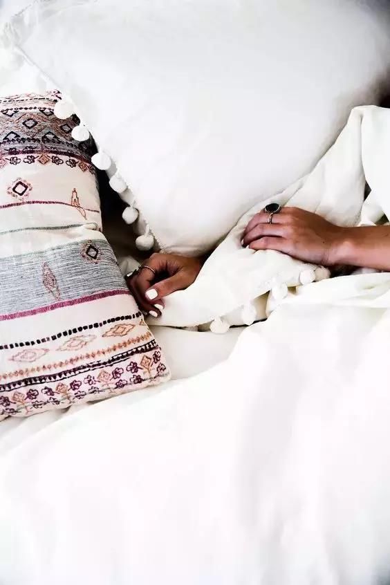 终于不用发愁了!枕头除螨虫,去污渍的方法在这