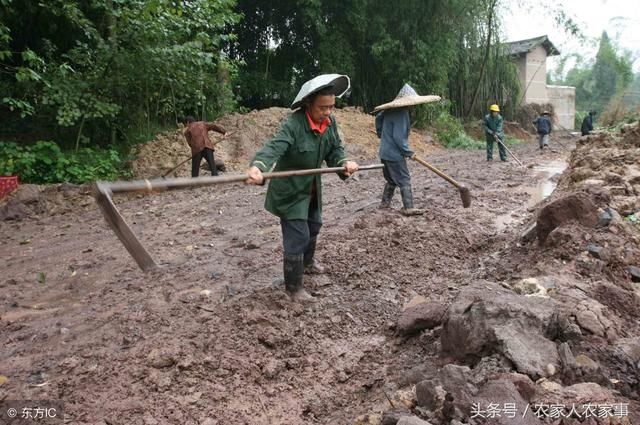 水泥路通到家门口，明明是好事，为什么村民却不满意，村干部又委