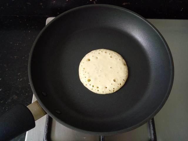 香喷喷的健康松饼，不用一滴油，不用揉面，只要拌一拌，太简单了