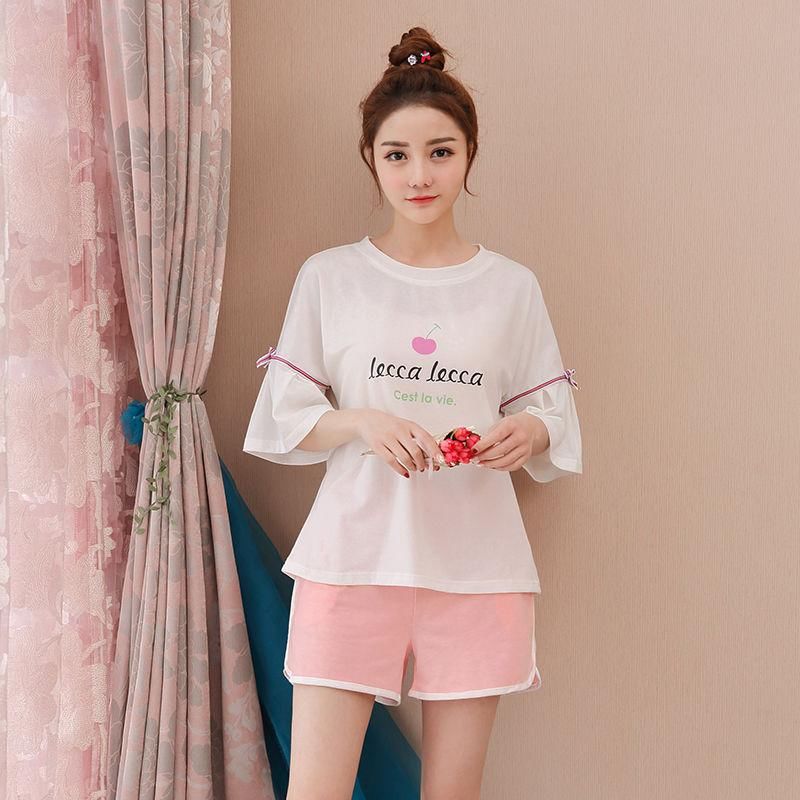 去姐姐家玩,她穿的两件套睡衣太美了!回家我也