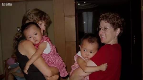 为什么美国人特别喜欢收养中国小孩?