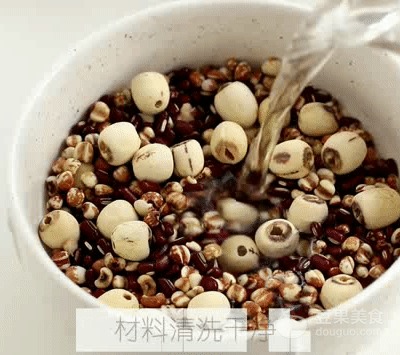 减肥祛湿汤:炒薏米赤小豆莲子茶