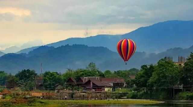 1分钟告诉你怎么玩老挝!物价低,签证方便,花钱