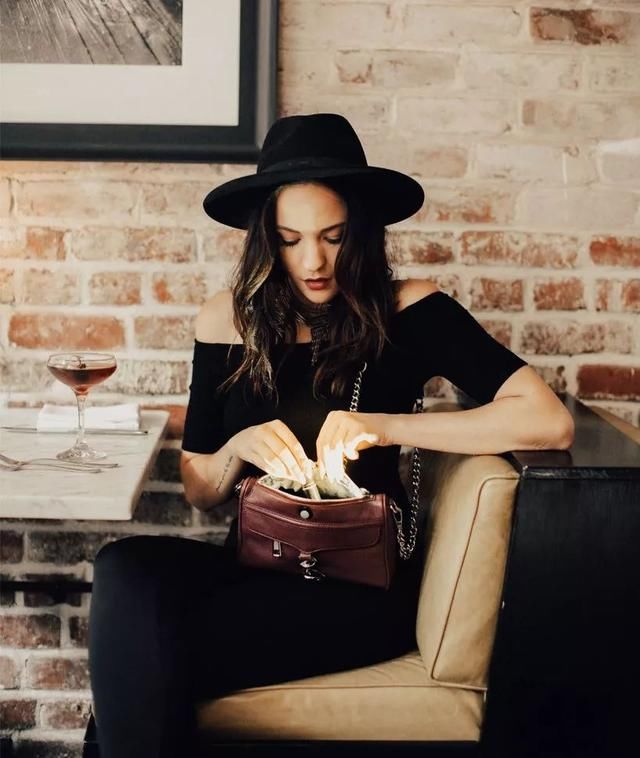 可以任意扭转捶打的OLED灯,都有哪些应用方式