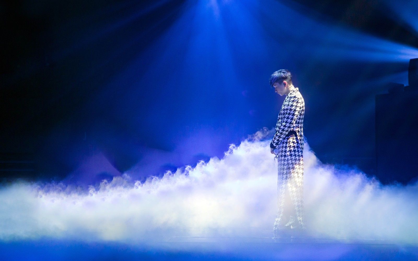 林俊杰出道十五年首度大连开唱气氛火爆 巡演