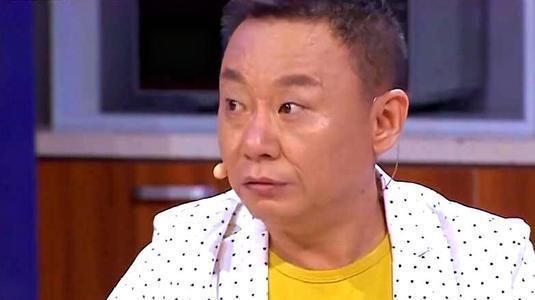 他是春晚常客，倾家荡产陪妻子抗癌21年，现今52岁活成这样