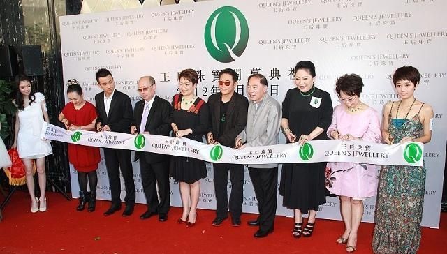 开婚纱店一月多少收入