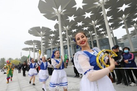 北京世园会打开多彩大门