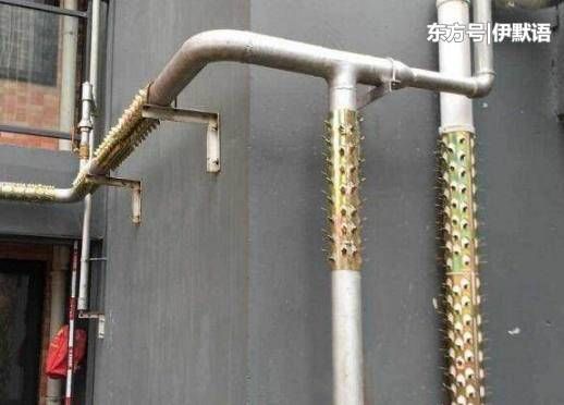 越来越多人不装防盗窗了,如今盛行装这种,小偷看了再也不敢爬窗