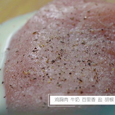 煎鸡胸肉配手工意面