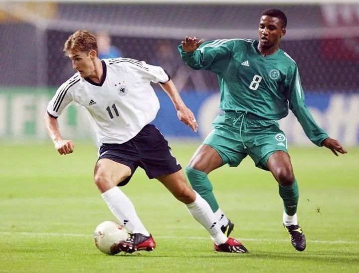 他的空翻,翻出了世界杯进球纪录,也翻过了一代