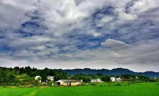 黄山有个古村像迷宫, 春季景色超美!