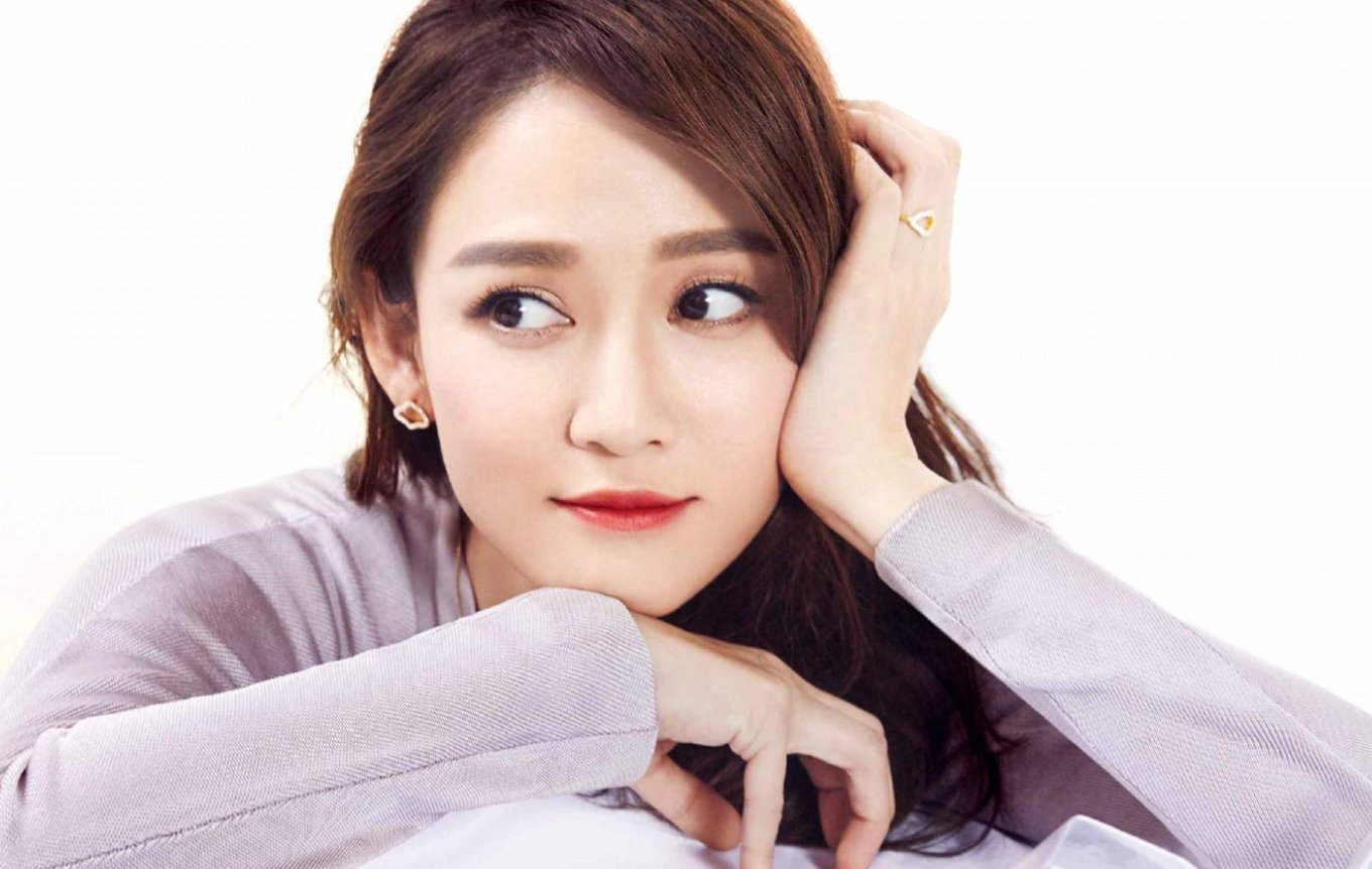 摄影图集:从影视剧女神到性感模特,陈乔恩的时