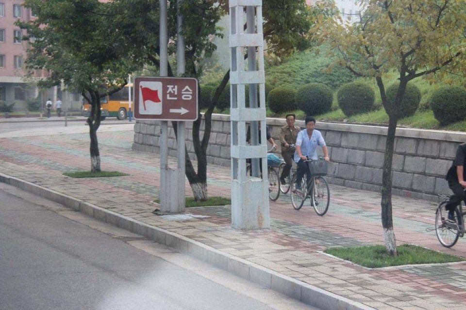 朝鲜首都大街真干净, 应该是个卫生城市