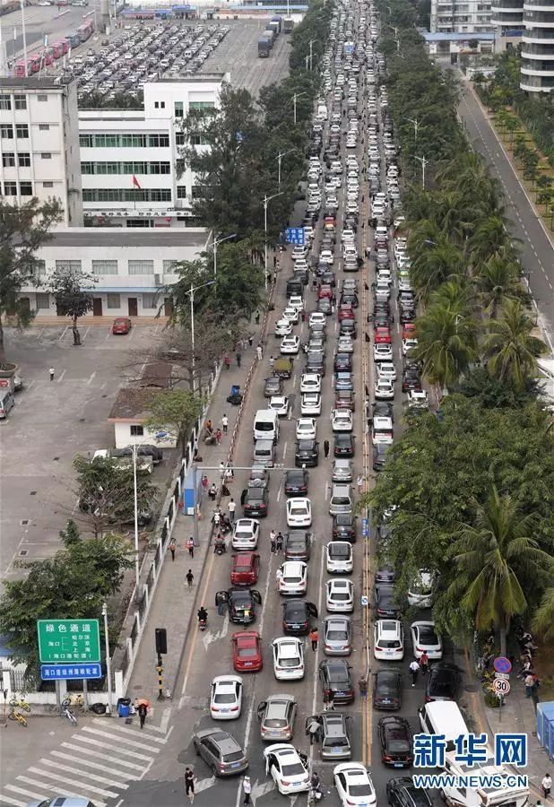 1万多辆车滞留，街头搭帐篷!海口-广州机票1万\/张!广东高速太壮