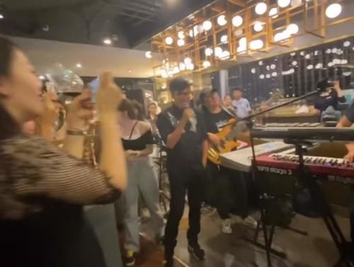 杨坤不服孙楠唱自己名曲？现场上演巅峰对决，旁边李亚鹏煽风点火