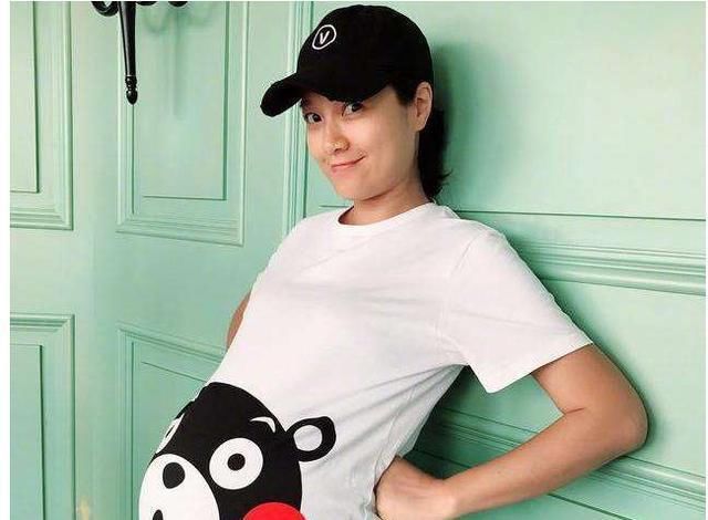 朱丹谢娜怀孕生娃炒作不休,这位比她们漂亮大