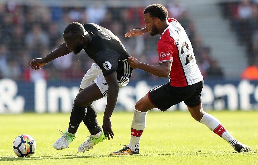 卢卡库之歌停不下来,曼联调录像查明球迷身份