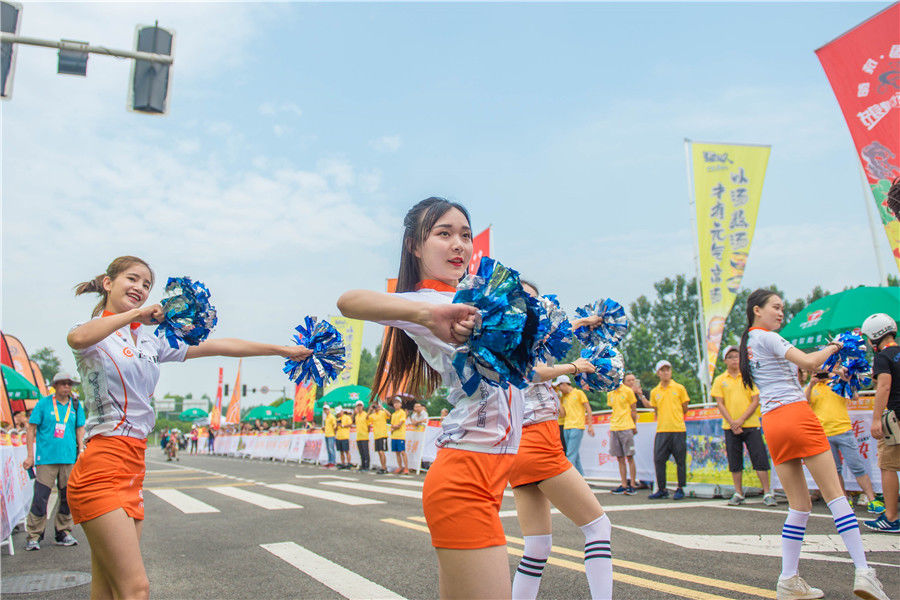成都自行车车迷健身节比赛开赛
