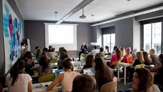 意大利马兰欧尼时装设计学院,与Moschino的创