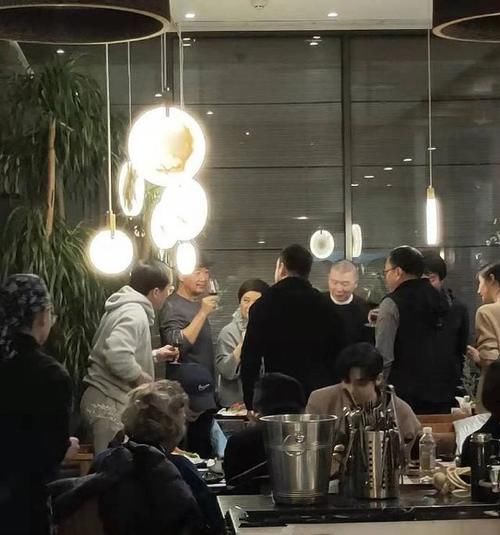 冯小刚郑爽怎么认识的