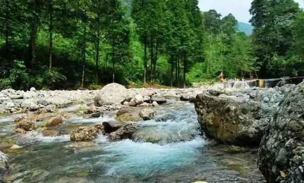 6月的成都最佳的旅行时间,去找一处清幽之处露