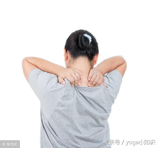 针对低头族办公室白领肩颈部锻炼体式