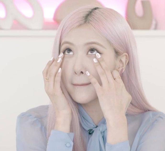 blackpink回归直播太惊艳，Lisa和男人拥抱了