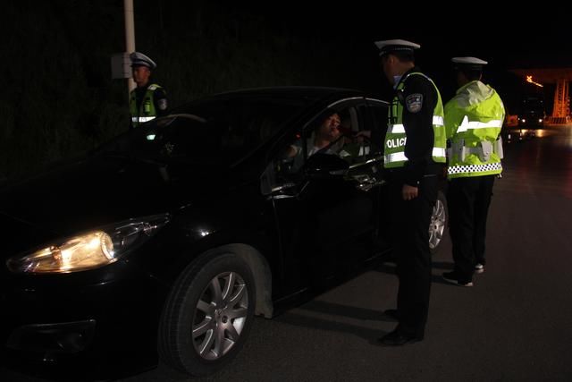 第二高速公路大队集中开展酒驾醉驾毒驾周末夜