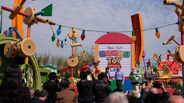 上海迪士尼新园区正式开园