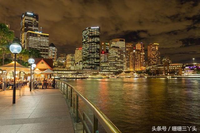 拿单反不用三脚架,也能手持轻松拍出漂亮夜景照片