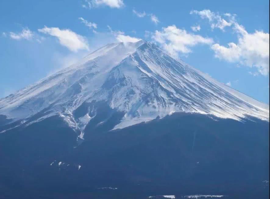 快报：情人节前，一群单身男女勇闯了富士山