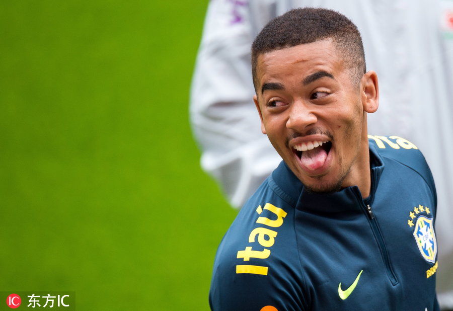 巴西国家队备战世界杯 热苏斯调皮做鬼脸