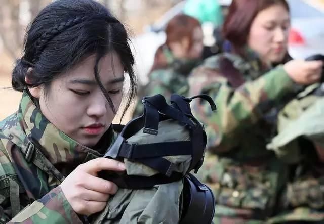 日本女性大量入伍日本自卫队!为什么日本女兵都长得那么好看?