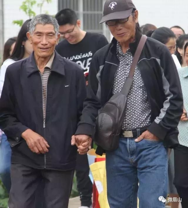 三代人寻亲70年了却夙愿 川籍台湾老兵后代与