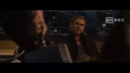 漫威细节太牛x了,复联2美队拿锤子的时候雷神